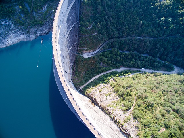 Les barrages hydrauliques participent à 10 % de la production totale